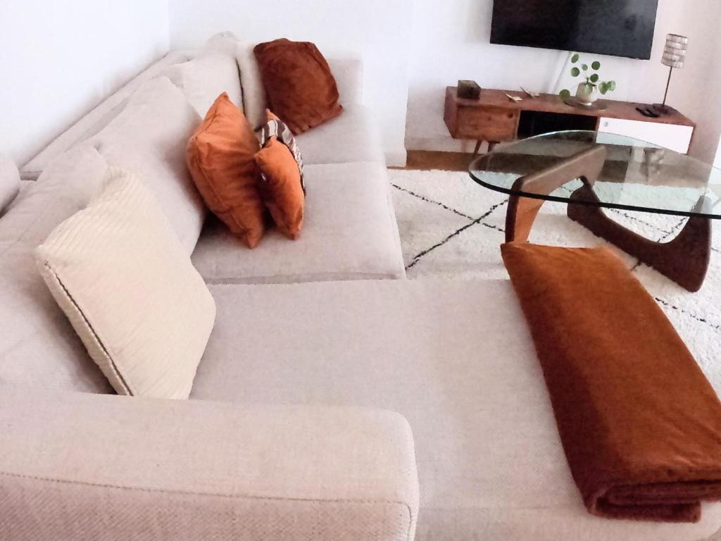 Area soggiorno di Traditional chic, High Ceilings' apt Aircos and Garage