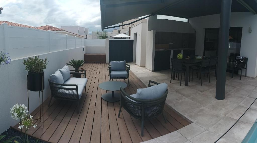 Posedenie v ubytovaní Villa moderne dans quartier calme
