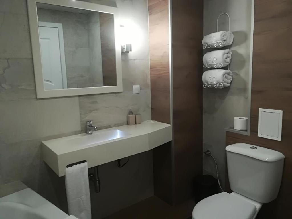 Koupelna v ubytování Manoleva House