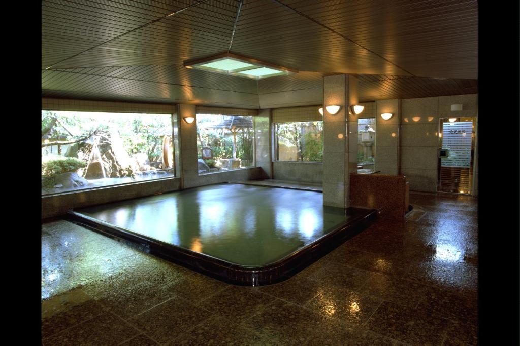 Bazén v ubytování Nara Park Hotel nebo v jeho okolí