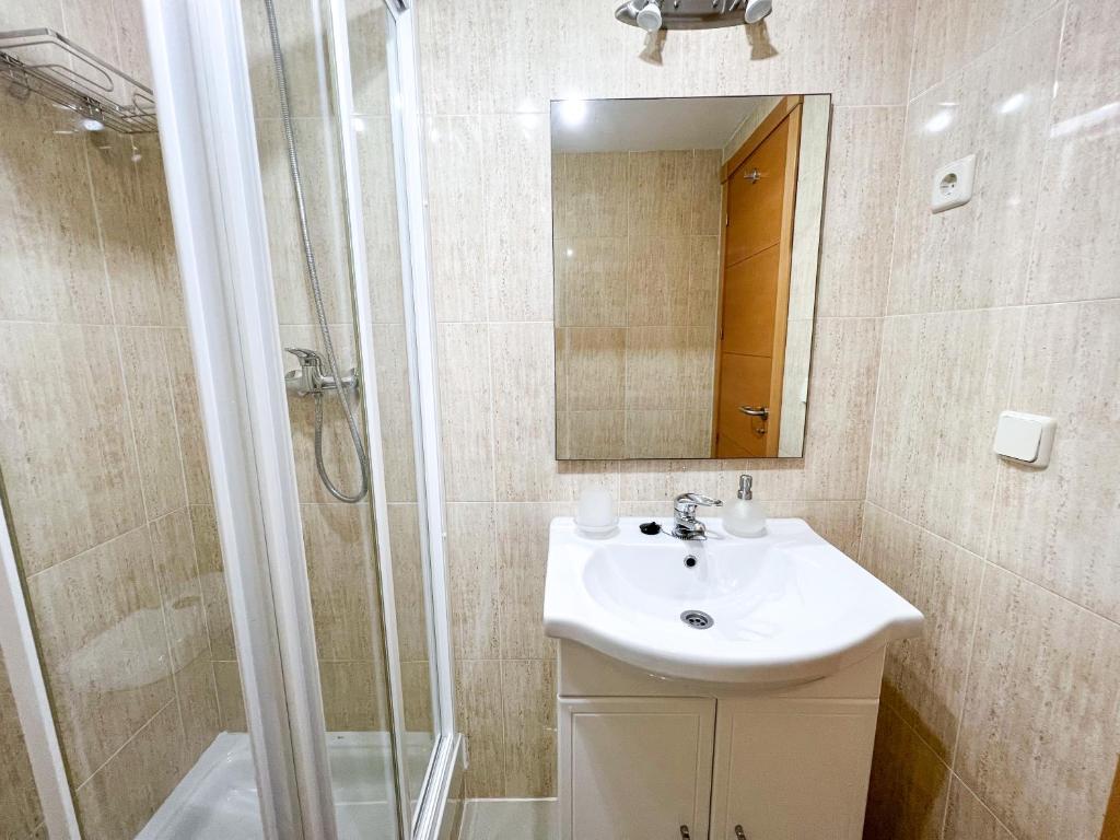 Koupelna v ubytování Apartamento acogedor de 2 dormitorios a solo 150 m de la playa Sabinillas, Manilva