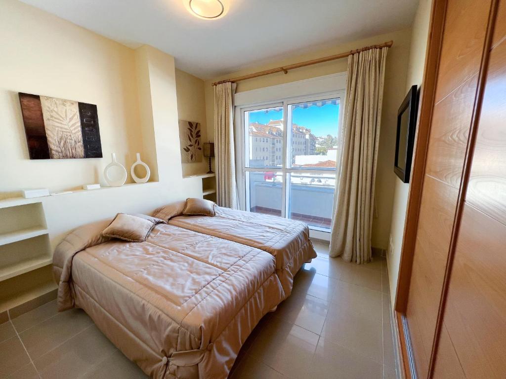 Postel nebo postele na pokoji v ubytování Apartamento acogedor de 2 dormitorios a solo 150 m de la playa Sabinillas, Manilva