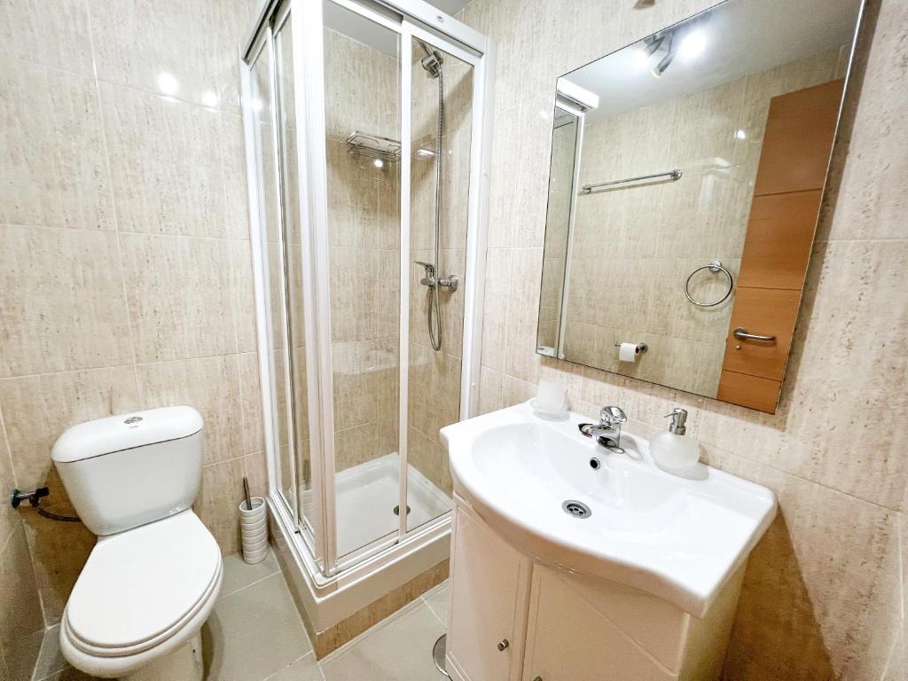 Koupelna v ubytování Apartamento acogedor de 2 dormitorios a solo 150 m de la playa Sabinillas, Manilva