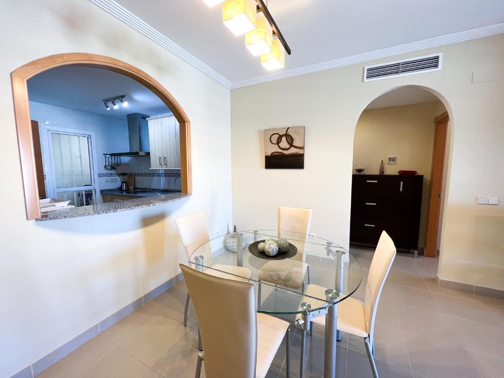 Posezení v ubytování Apartamento acogedor de 2 dormitorios a solo 150 m de la playa Sabinillas, Manilva