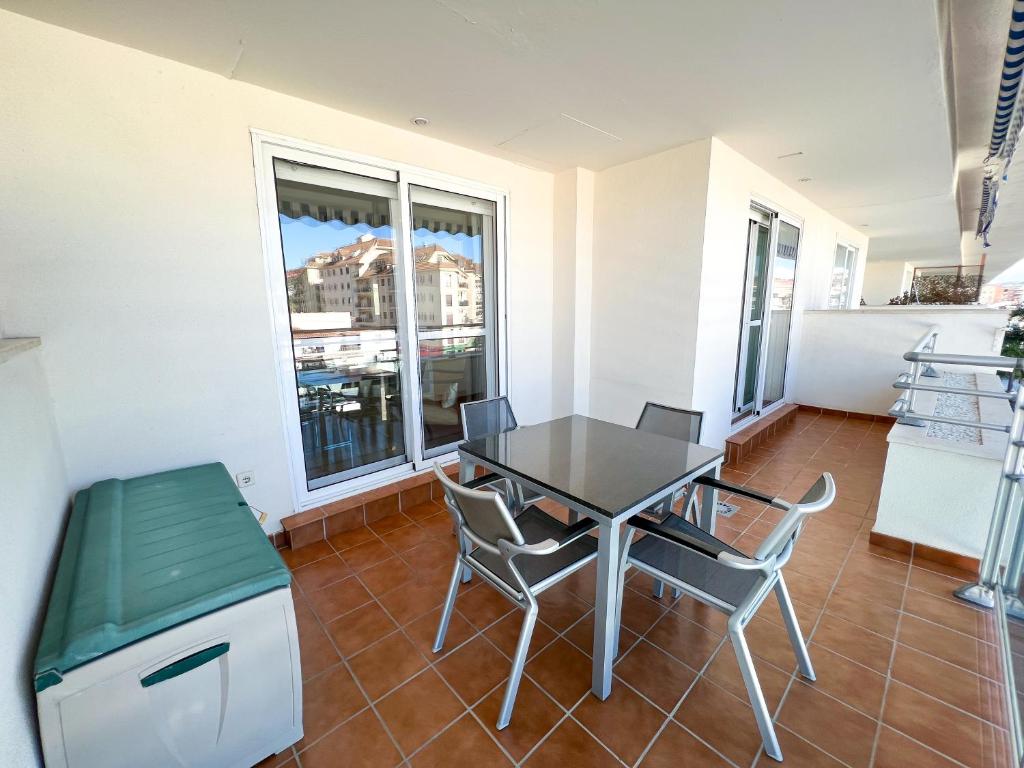 Kuchyň nebo kuchyňský kout v ubytování Apartamento acogedor de 2 dormitorios a solo 150 m de la playa Sabinillas, Manilva