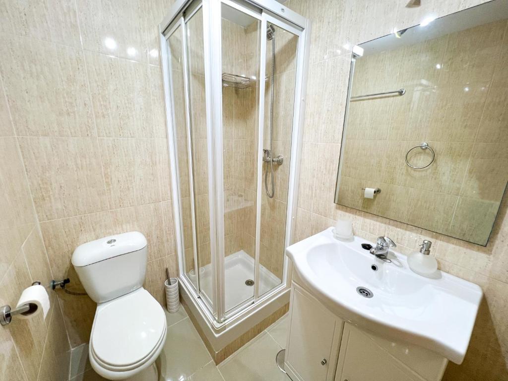 Koupelna v ubytování Apartamento acogedor de 2 dormitorios a solo 150 m de la playa Sabinillas, Manilva