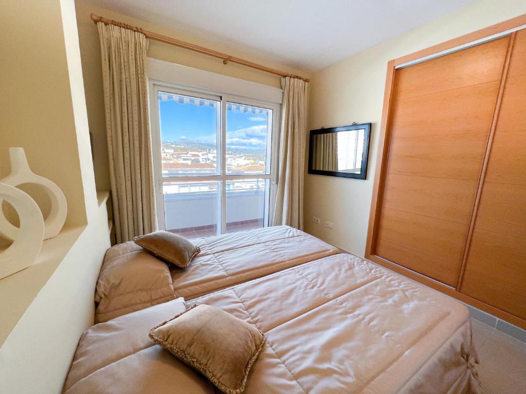 Postel nebo postele na pokoji v ubytování Apartamento acogedor de 2 dormitorios a solo 150 m de la playa Sabinillas, Manilva