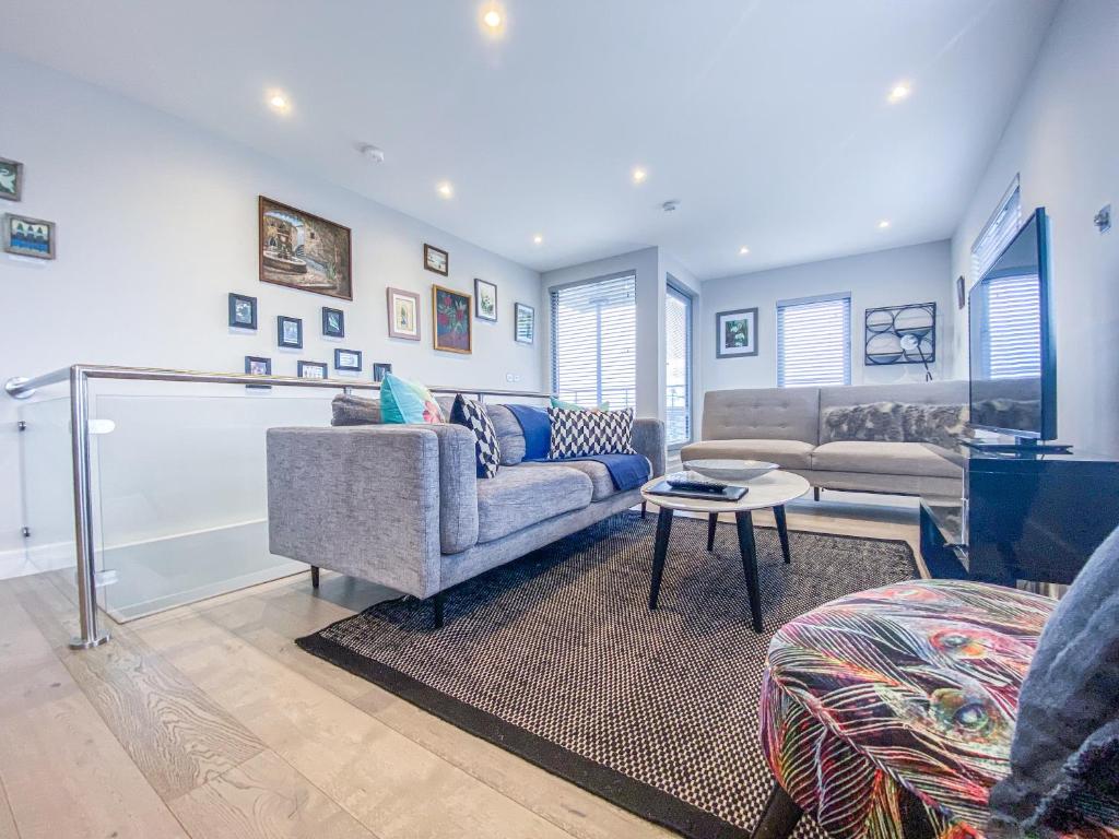 Χώρος καθιστικού στο Geneva House Apartments by Elegance Living