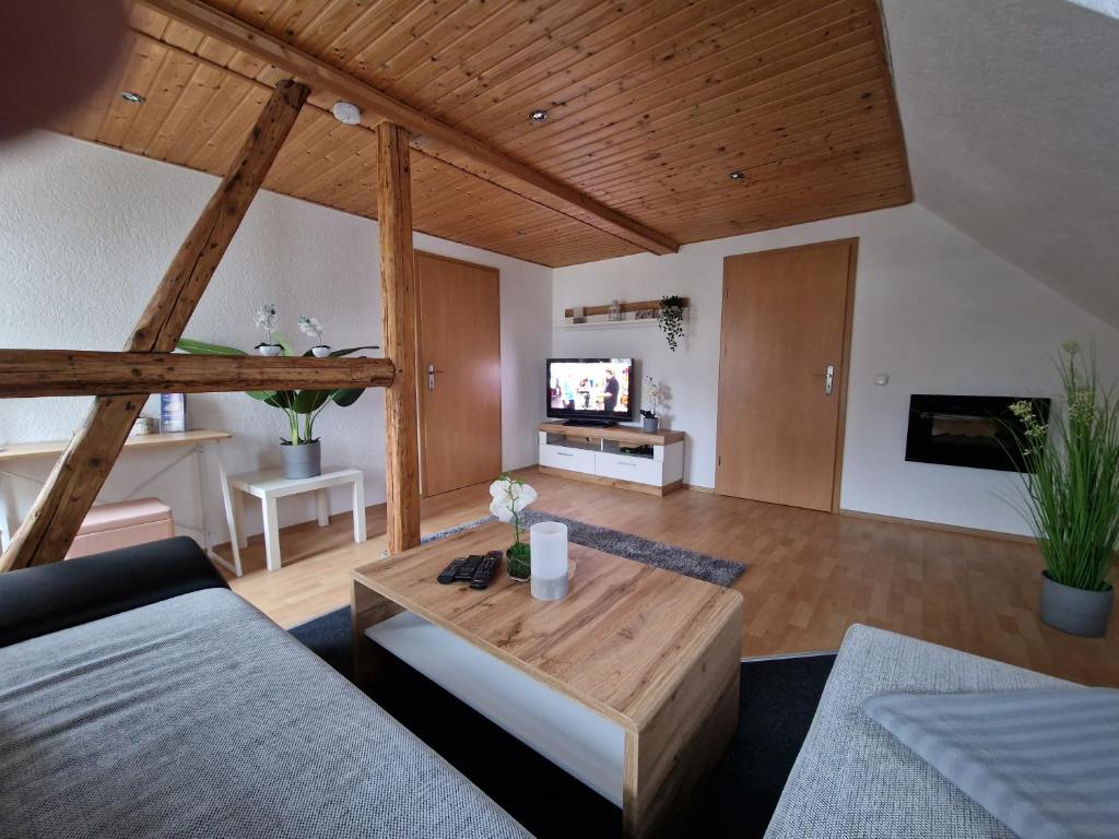 a living room with a couch and a table at Ferienwohnung Haus Sonnenblick in Burkhardtsdorf