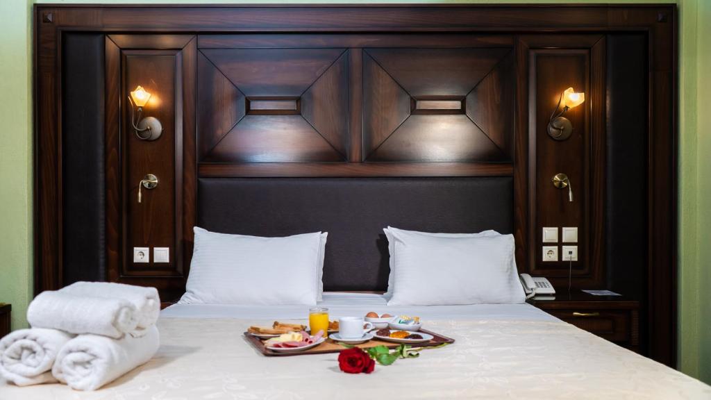 Dellas Boutique Hotel - 4