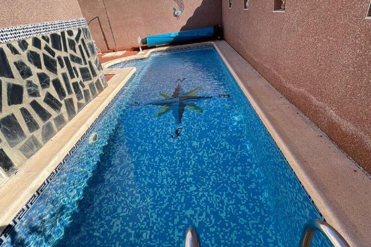 สระว่ายน้ำที่อยู่ใกล้ ๆ หรือใน Charming holiday home in San Fulgencio with private pool