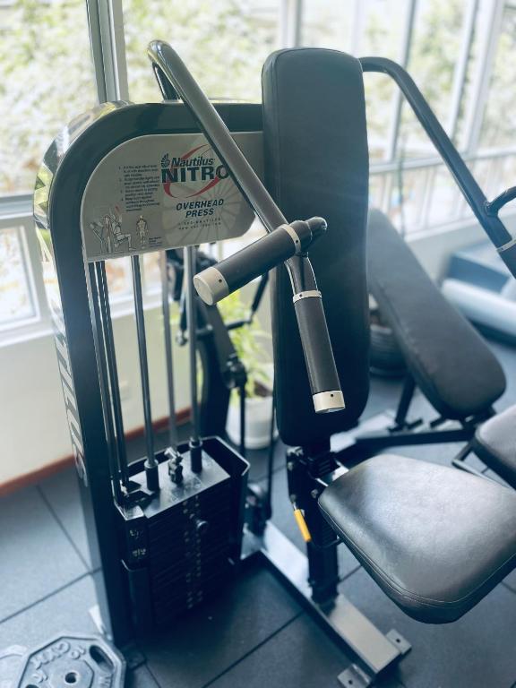 Fitness centrum a/nebo fitness zařízení v ubytování Alpes Lima Kennedy Hostel