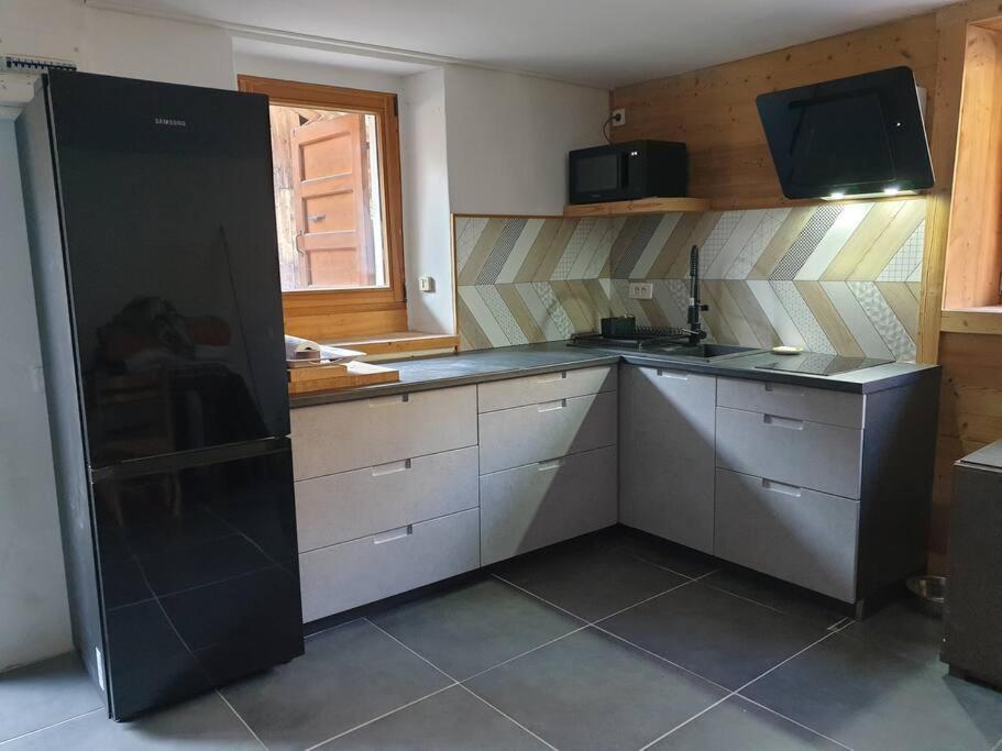 Kuchyň nebo kuchyňský kout v ubytování Le Chalet du BioT
