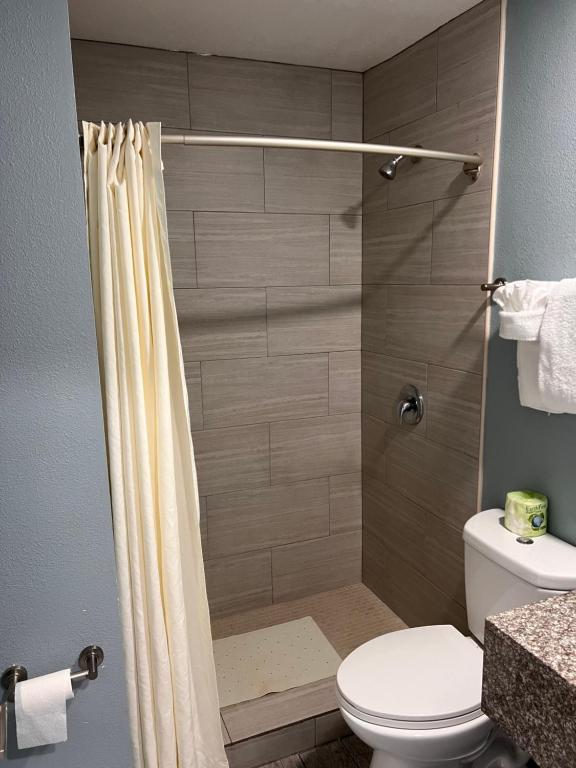 Surf City Inn & Suites - Habitación Queen