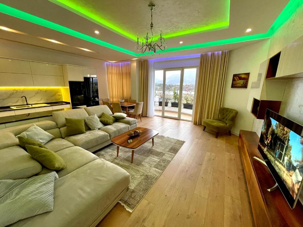 Queen’s Luxury Apartments Lake