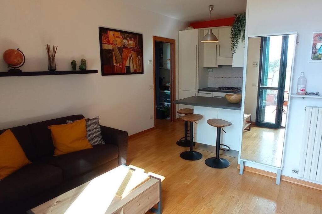 A kitchen or kitchenette at Bilocale tra città e colline.