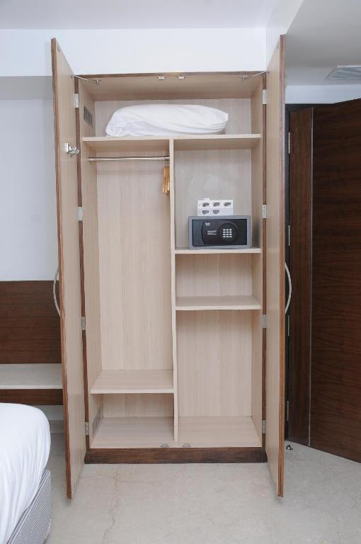 Postel nebo postele na pokoji v ubytování La Woods Hotel