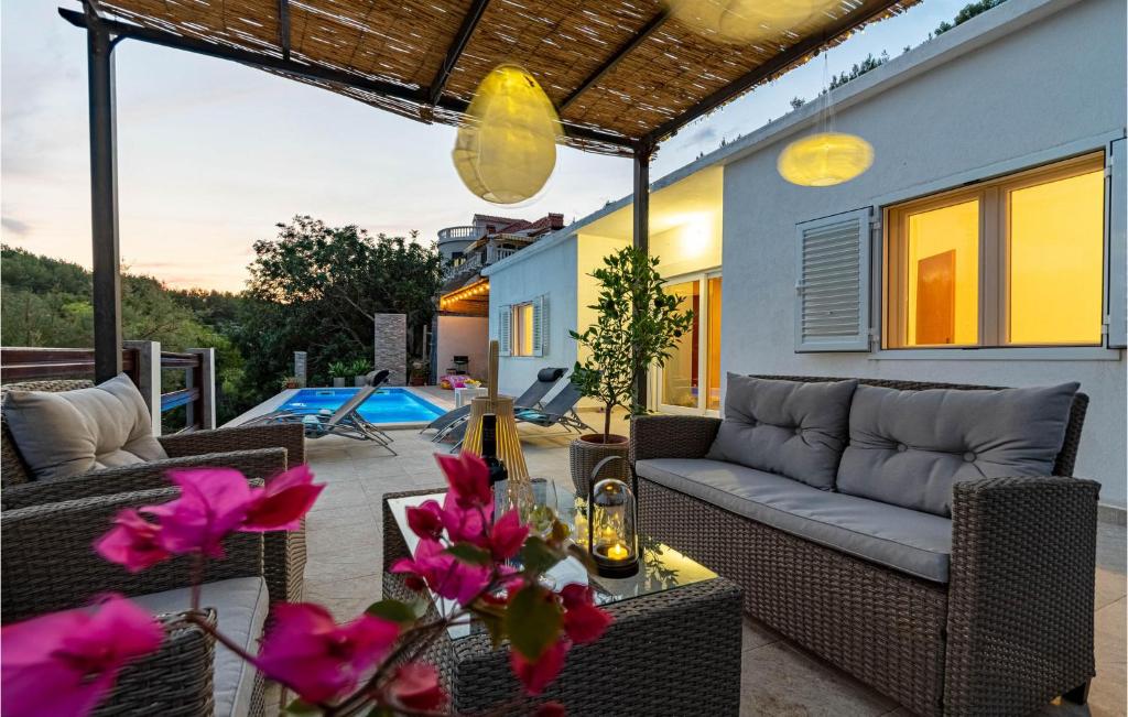Fotografie z fotogalerie ubytování Two-Bedroom Holiday Home In Blato v destinaci Prizba