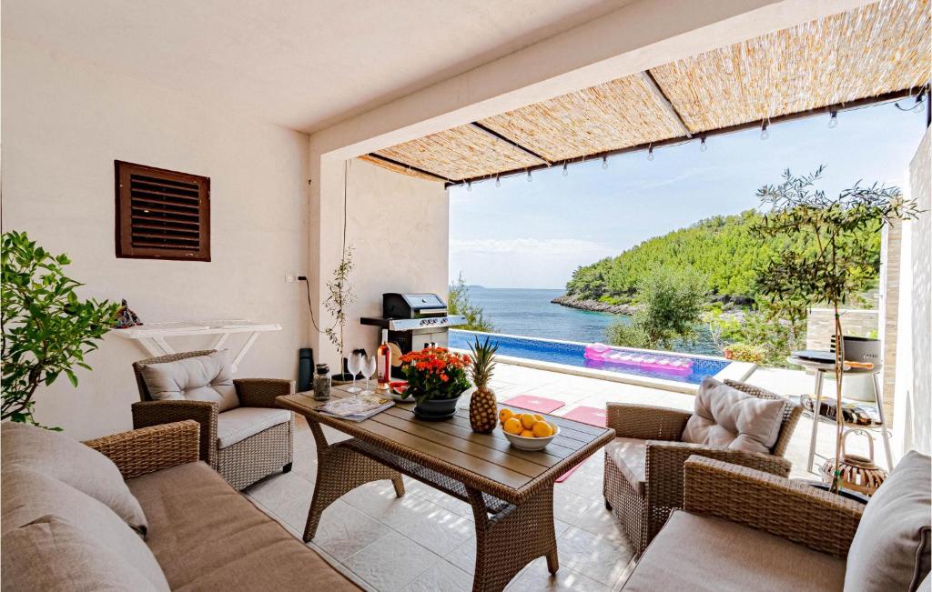 Fotografie z fotogalerie ubytování Two-Bedroom Holiday Home In Blato v destinaci Prizba