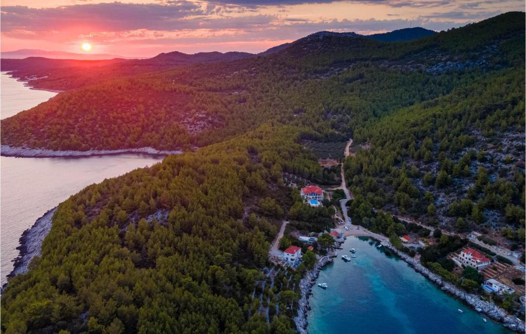 Fotografie z fotogalerie ubytování Two-Bedroom Holiday Home In Blato v destinaci Prizba
