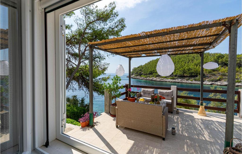 Fotografie z fotogalerie ubytování Two-Bedroom Holiday Home In Blato v destinaci Prizba
