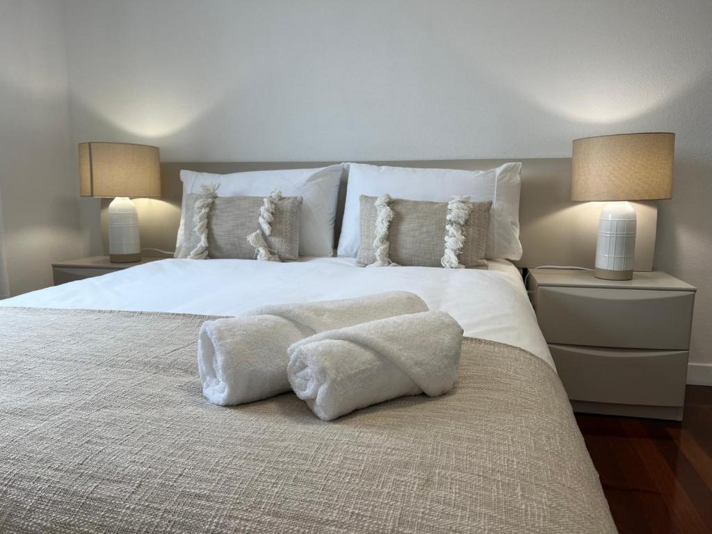 a large white bed with two pillows on it at Exclusivo Apartamento Con Parking in Torrelavega