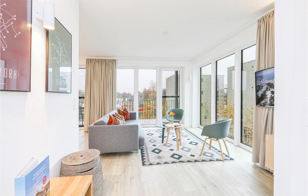 Televisyen dan/atau pusat hiburan di Cozy Apartment In Lembruchdümmer See