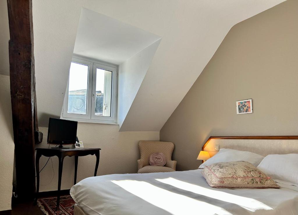Postel nebo postele na pokoji v ubytování Logis Hôtel Teyssier
