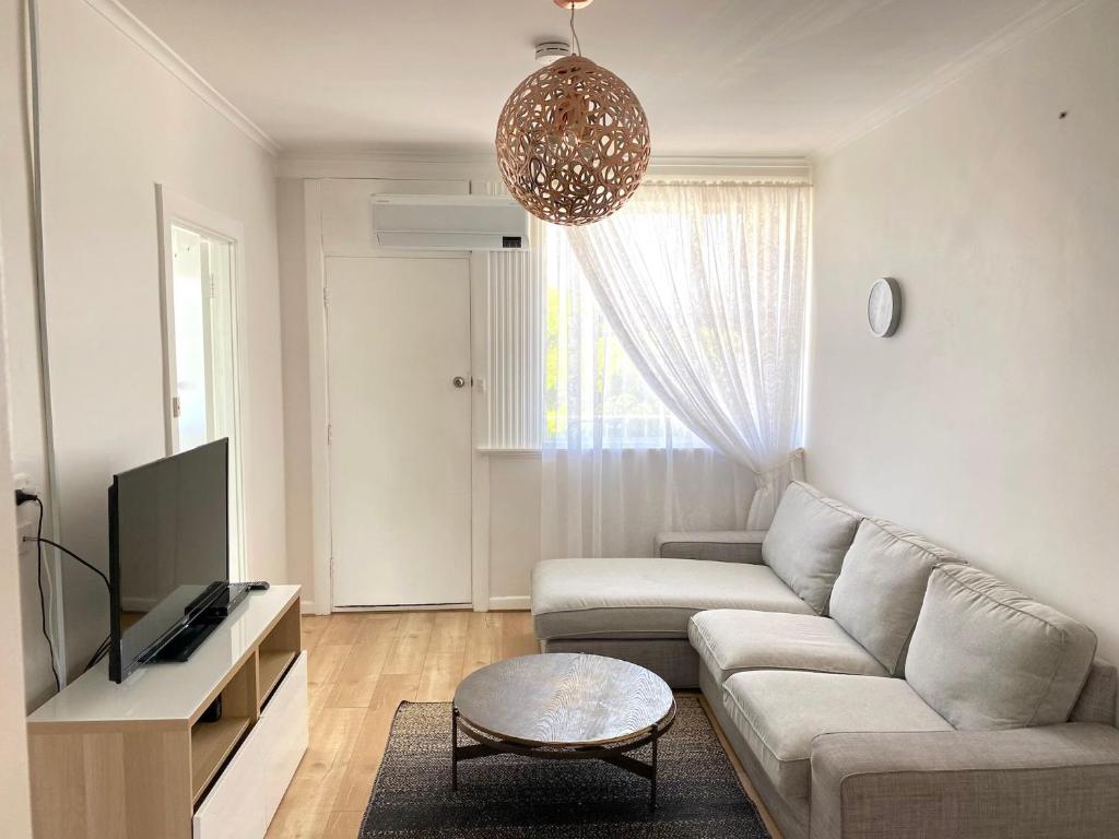 Glenelg Holiday Apartments 'Broadway'