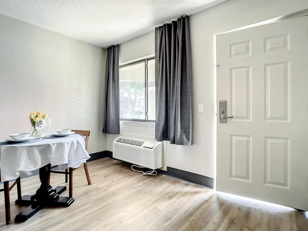 Stayable Kissimmee West - Deluxe Double Room
