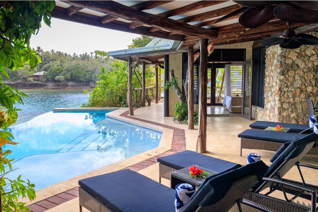 Bazén v ubytování Savasi Island Resort nebo v jeho okolí