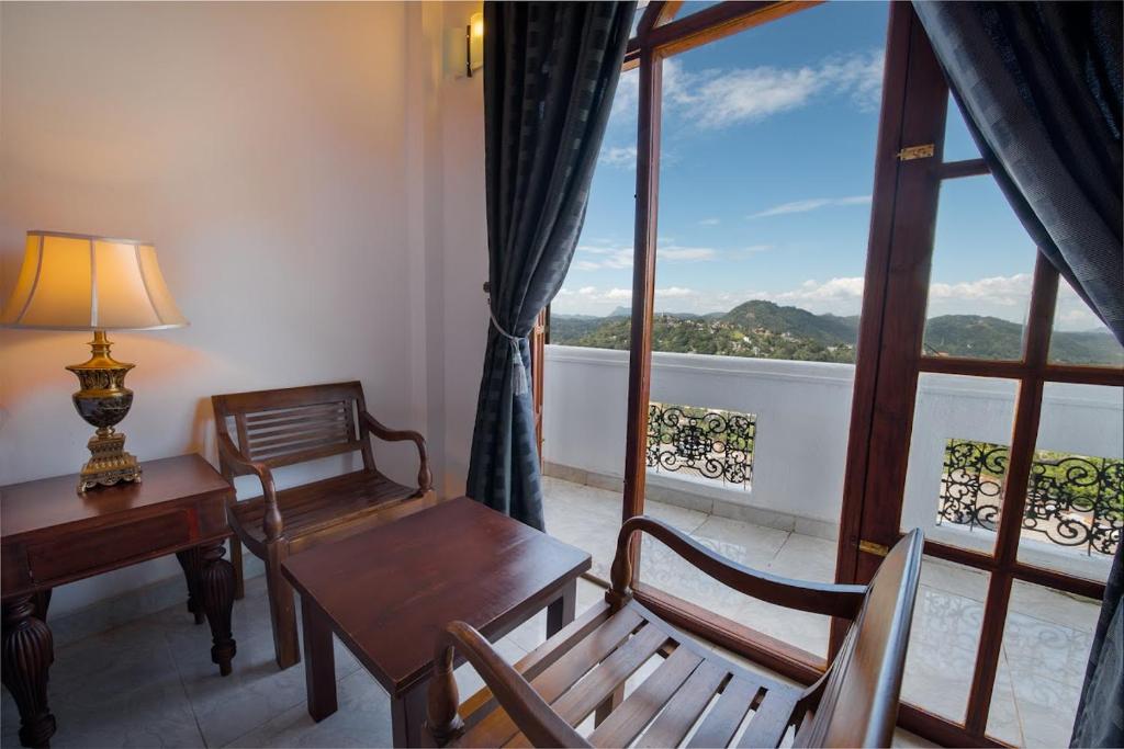 Nespecifikovaný výhled na hory nebo výhled na hory při pohledu z hotelu