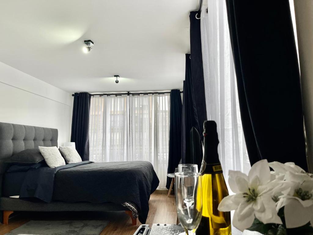 a bedroom with a bed and a window at Loft valle escondido in Concepción