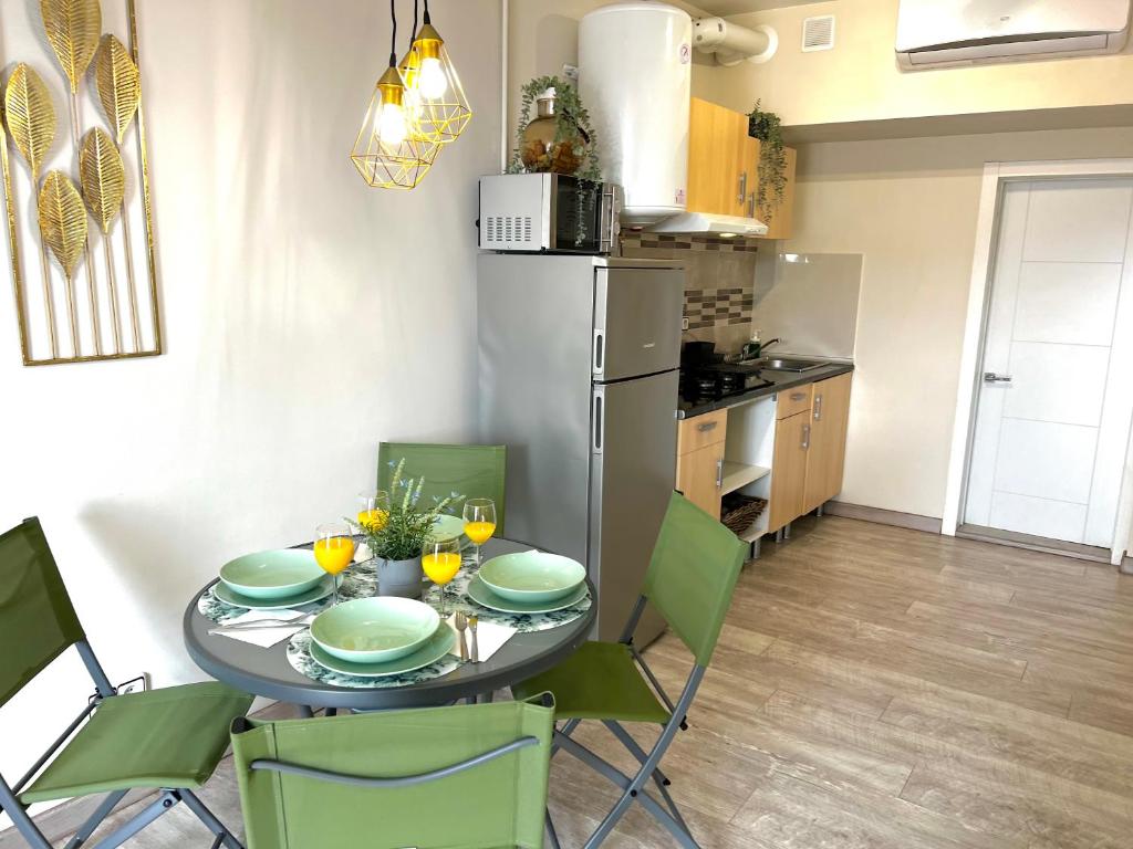 Kuchyňa alebo kuchynka v ubytovaní Amazing Badalona Apartment With Terrace
