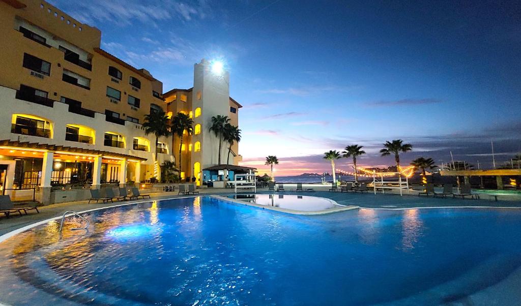 a large swimming pool in front of a building at Peñasco del Sol Hotel in Puerto Peñasco