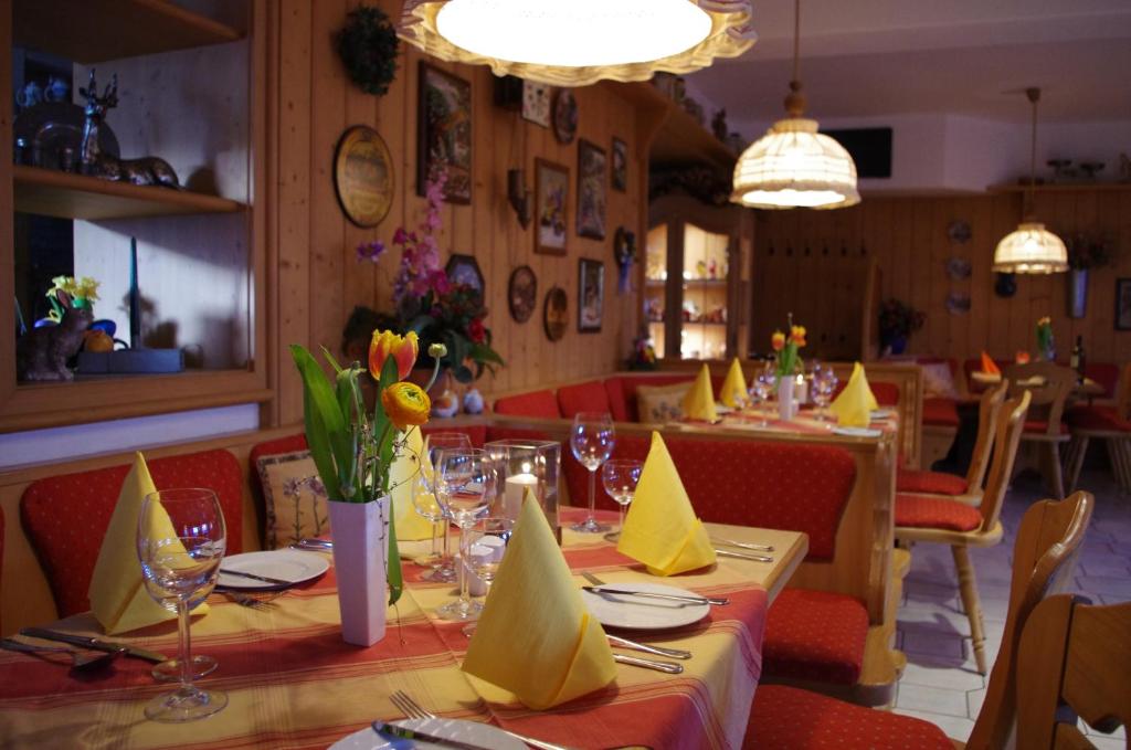 Restaurace v ubytování Gasthof Roseneck
