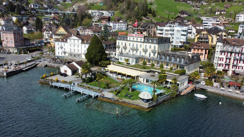 uma vista aérea de uma cidade sobre a água em Romantik Hotel Beau Rivage Weggis - Beau Rivage Collection em Weggis