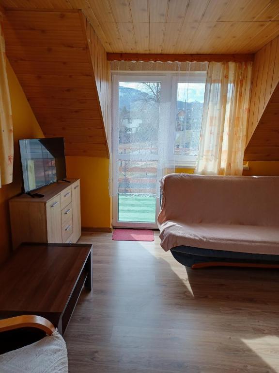 Televízia a/alebo spoločenská miestnosť v ubytovaní Domek u Piotra koło Szczyrku