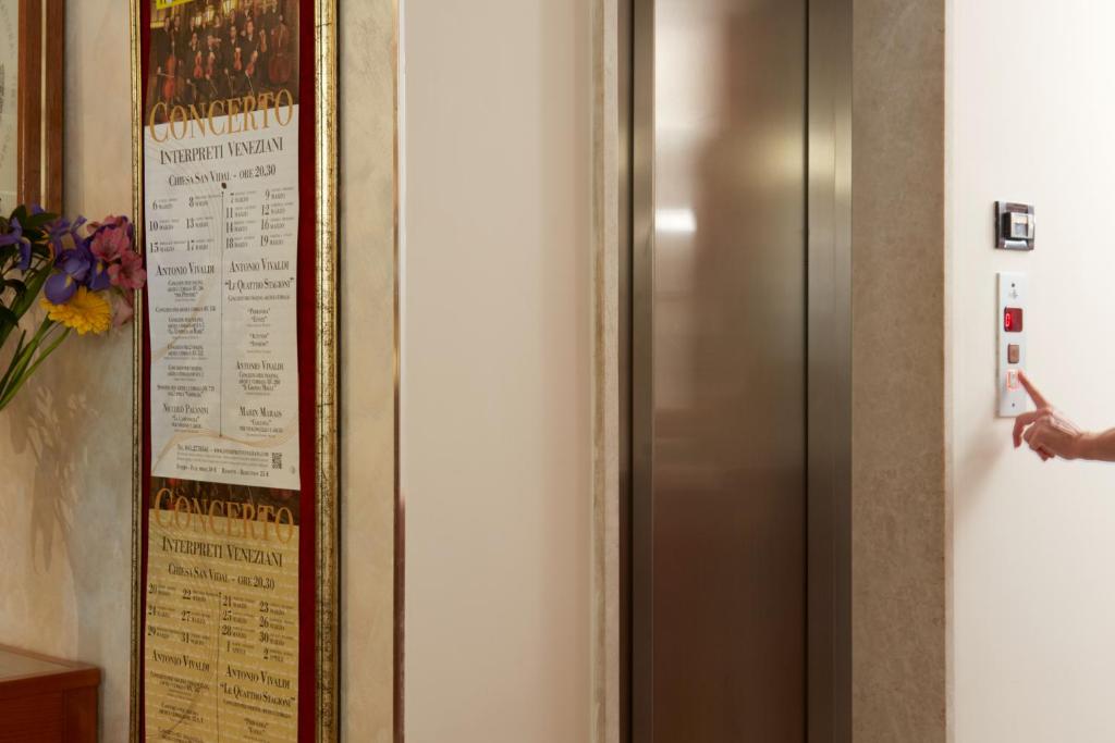 Hotel Commercio & Pellegrino - Resim 40