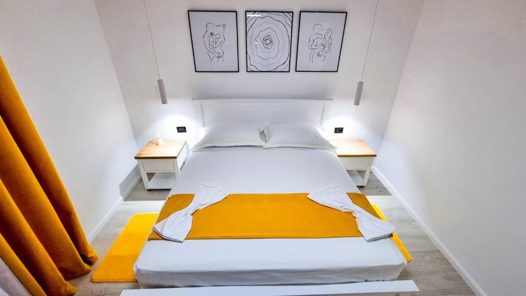 The Yellow' Condo - Image 2