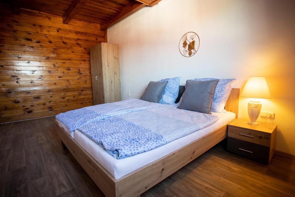 Postel nebo postele na pokoji v ubytování TINA Apartments
