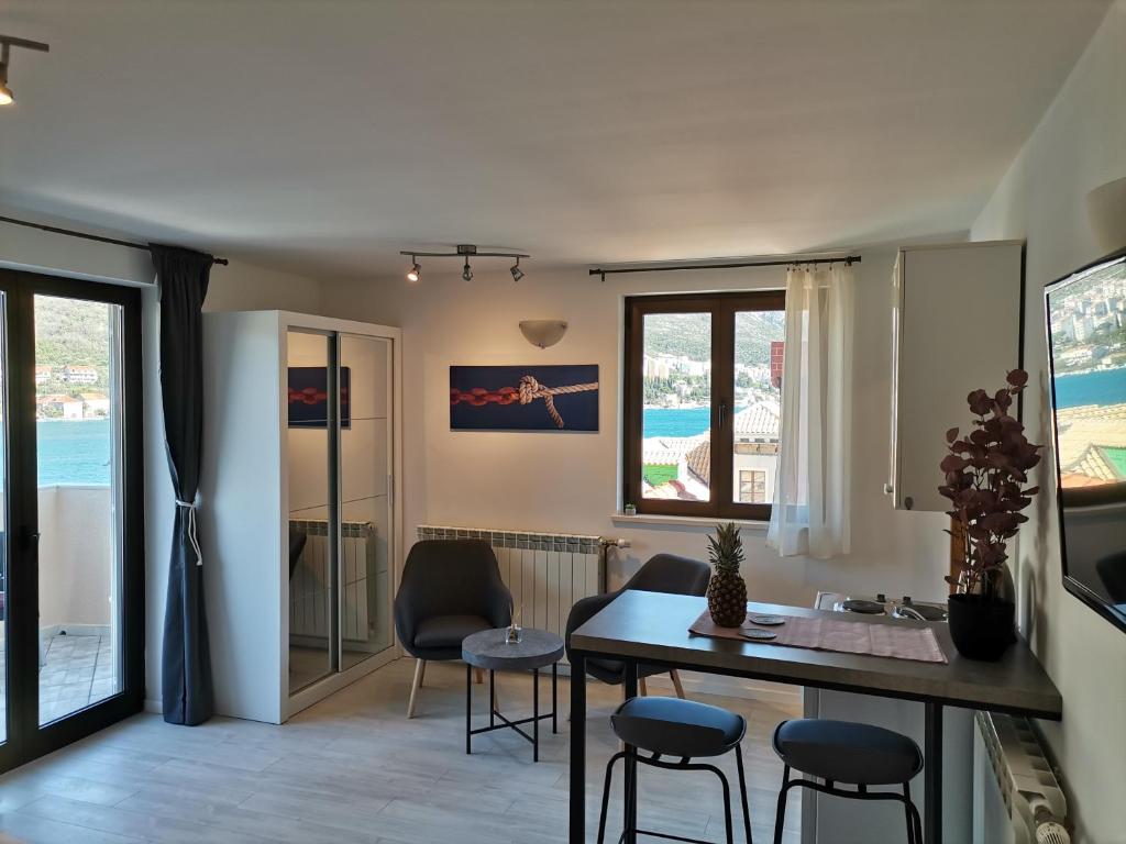 Apartments and Rooms Maritimo - 1