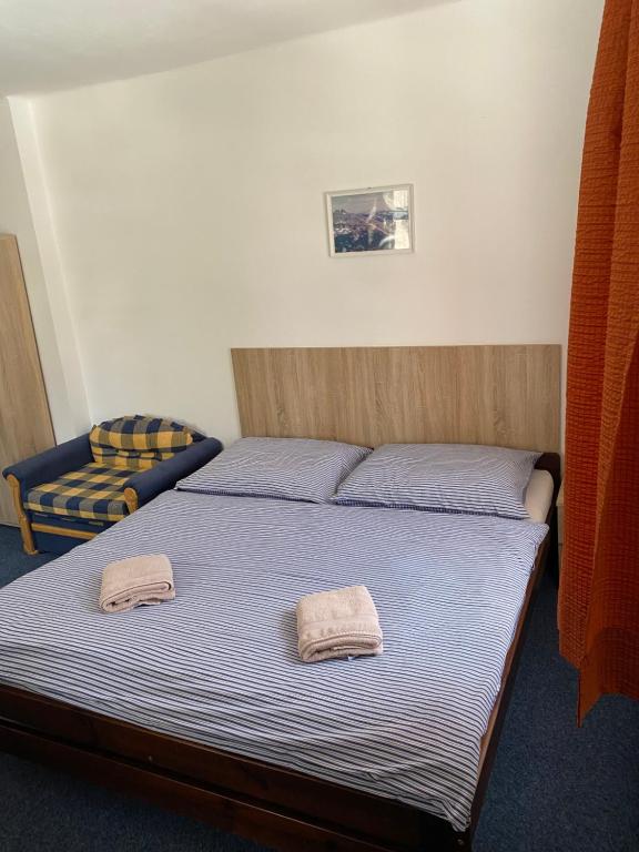 Postel nebo postele na pokoji v ubytování Pension Bystřenka