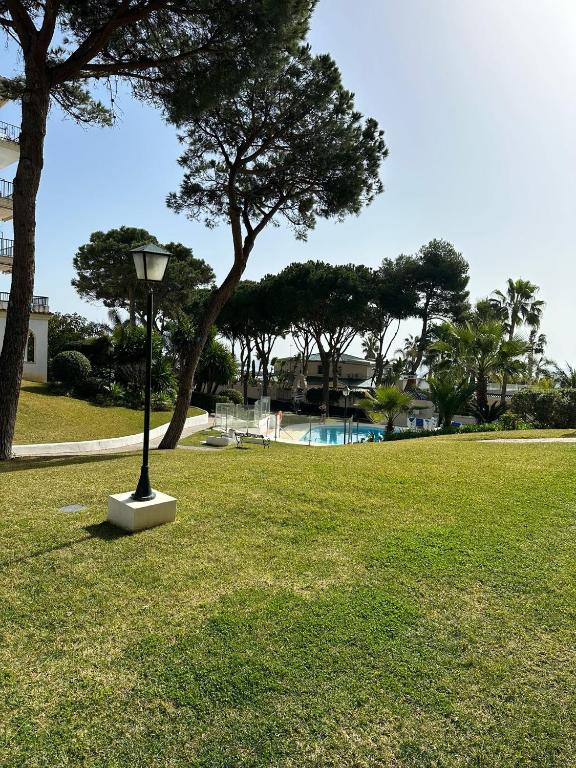 Apartamento Puerto Banus Playa Andalucia del Mar, Marbella (updated