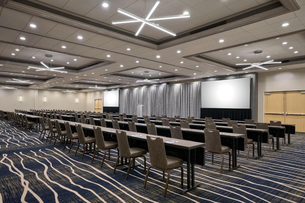 Delta Hotels by Marriott Minneapolis Northeast photo