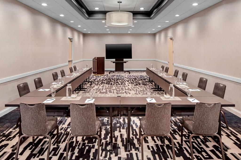 Delta Hotels by Marriott Minneapolis Northeast photo