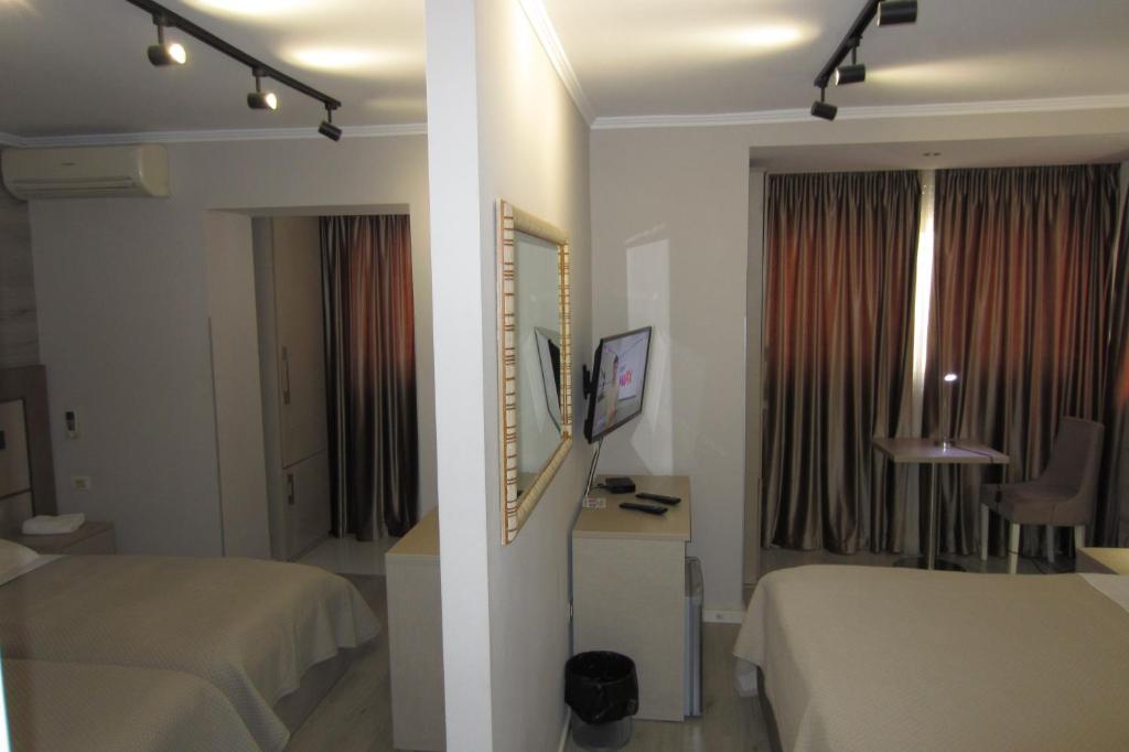 TV a/nebo společenská místnost v ubytování Freddy's Hotel