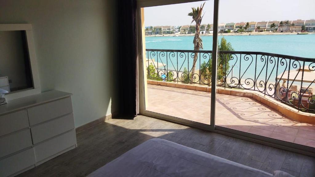 a room with a view of the ocean from a balcony at درة العروس كورال بيتش فيلا in Durat Alarous