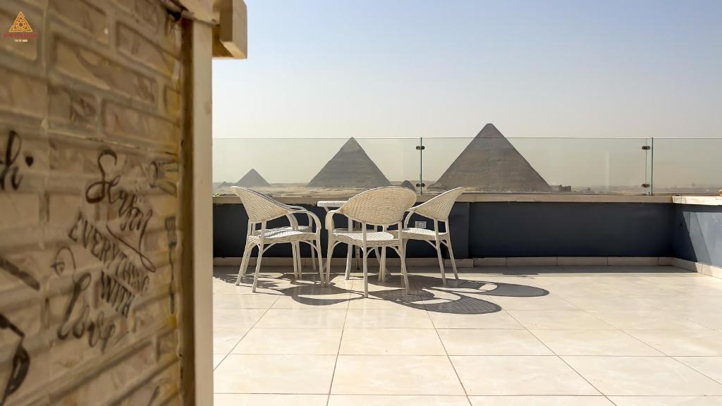 Balkón nebo terasa v ubytování Grand museum & Full pyramids View W Roof Top - Free BreakFast