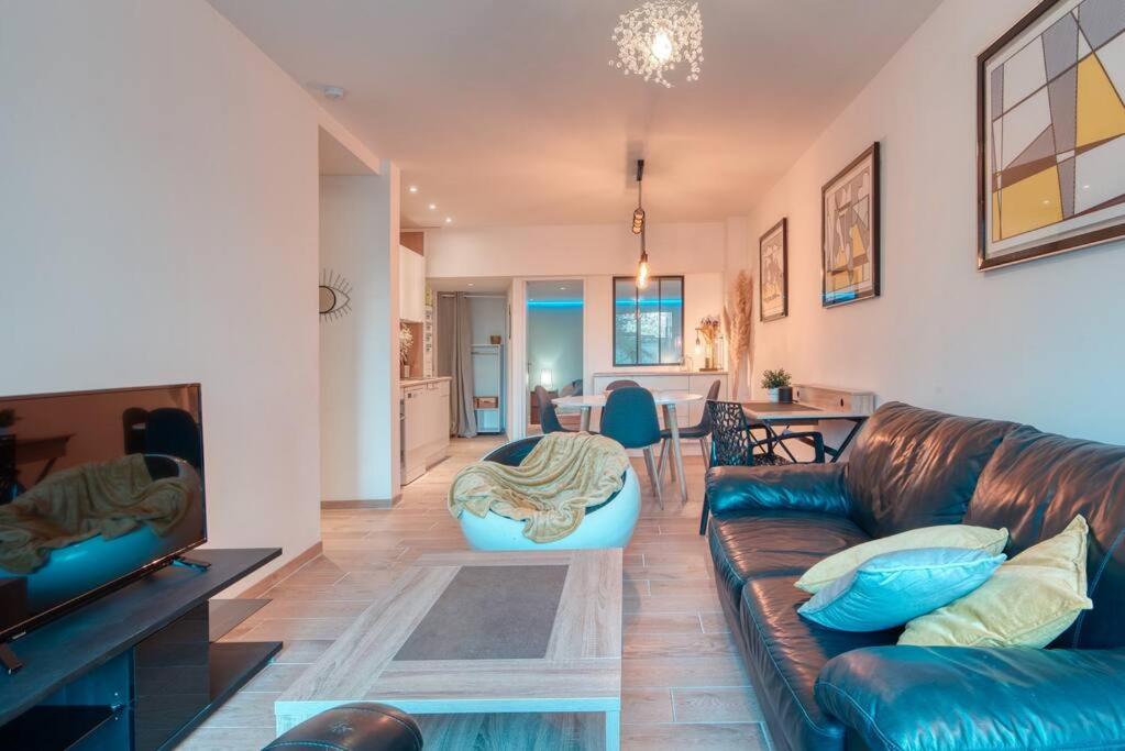 Zdjęcie z galerii obiektu Le 002 - T3 climatisé avec terrasse w Marsylii